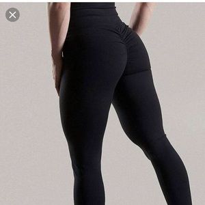 BOOTY SCRUNCH LEGGINGS BRAND NEW